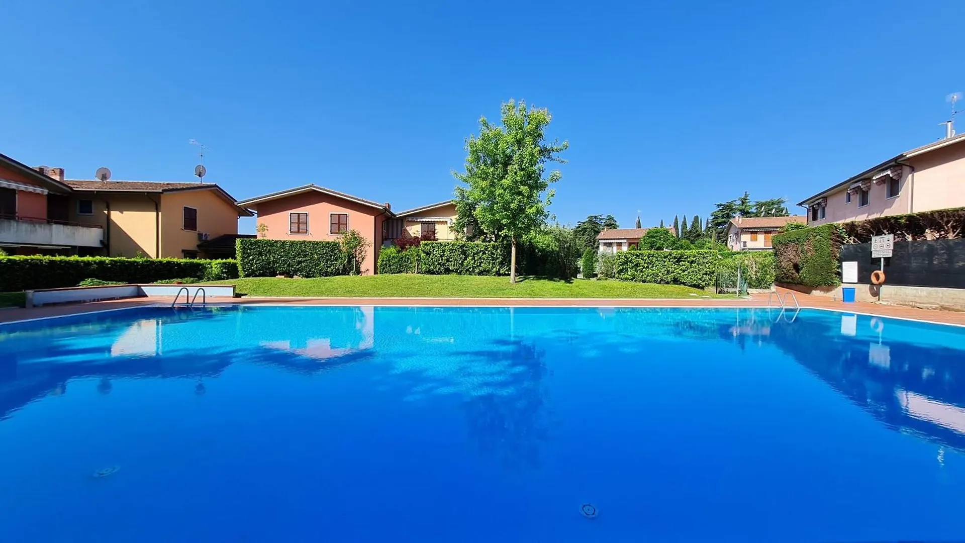 Appartamenti Holidays Colà Lägenhet